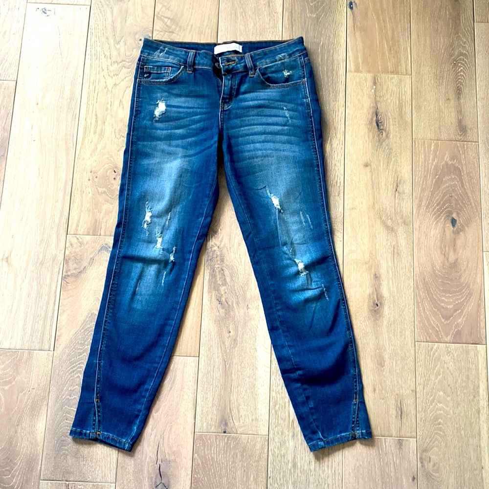 KanCan distressed women’s jeans-split ankle detail-size 7/27